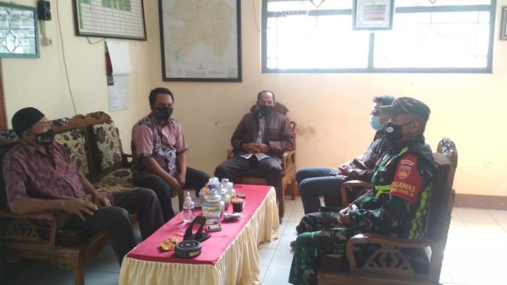 Dengan Komsos,Â  Babinsa Jalin Silaturahmi Dengan Warga Binaan.